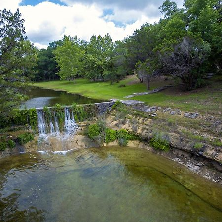 Falls Log Home Wimberley Bagian luar foto