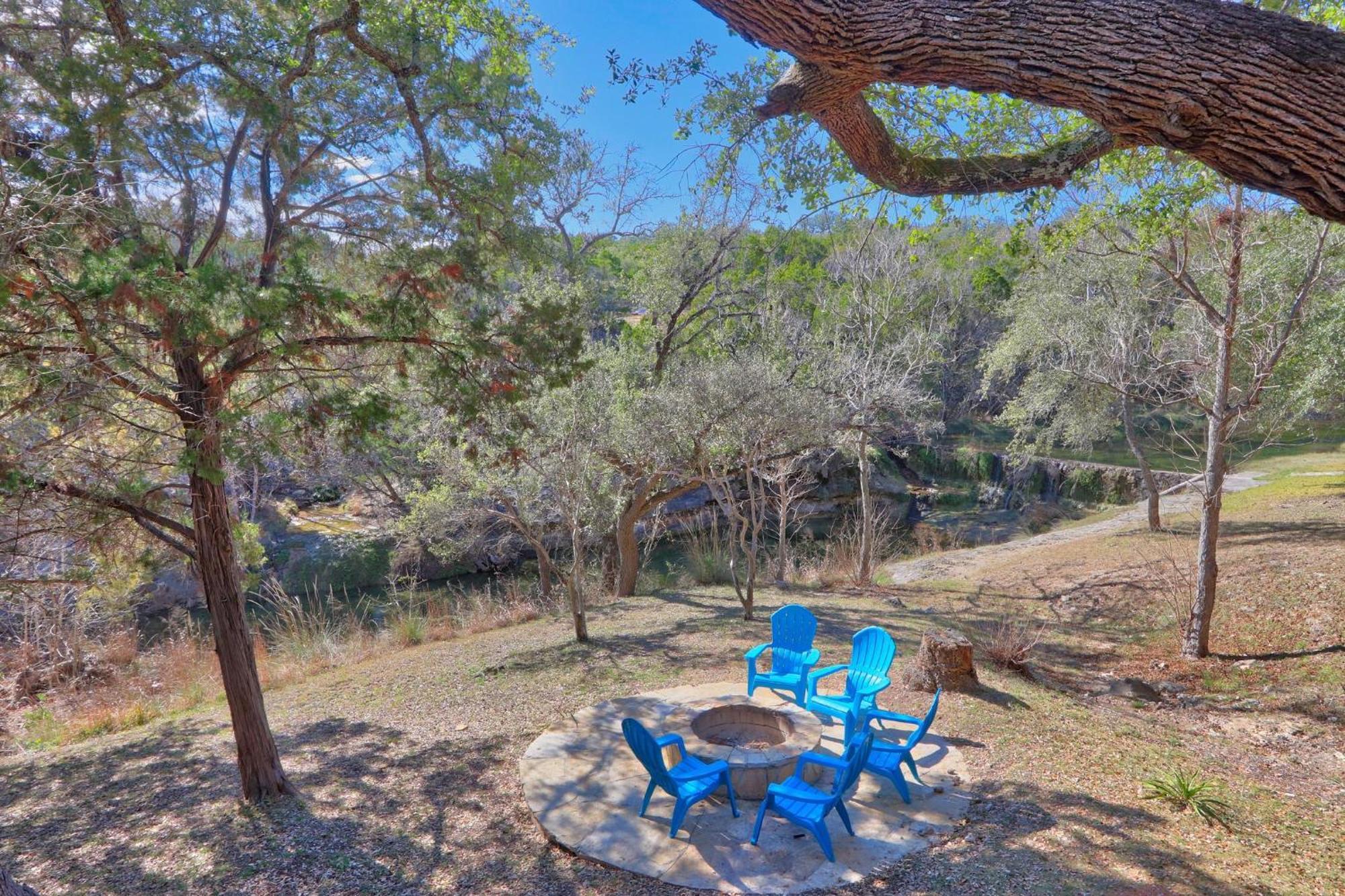 Falls Log Home Wimberley Bagian luar foto