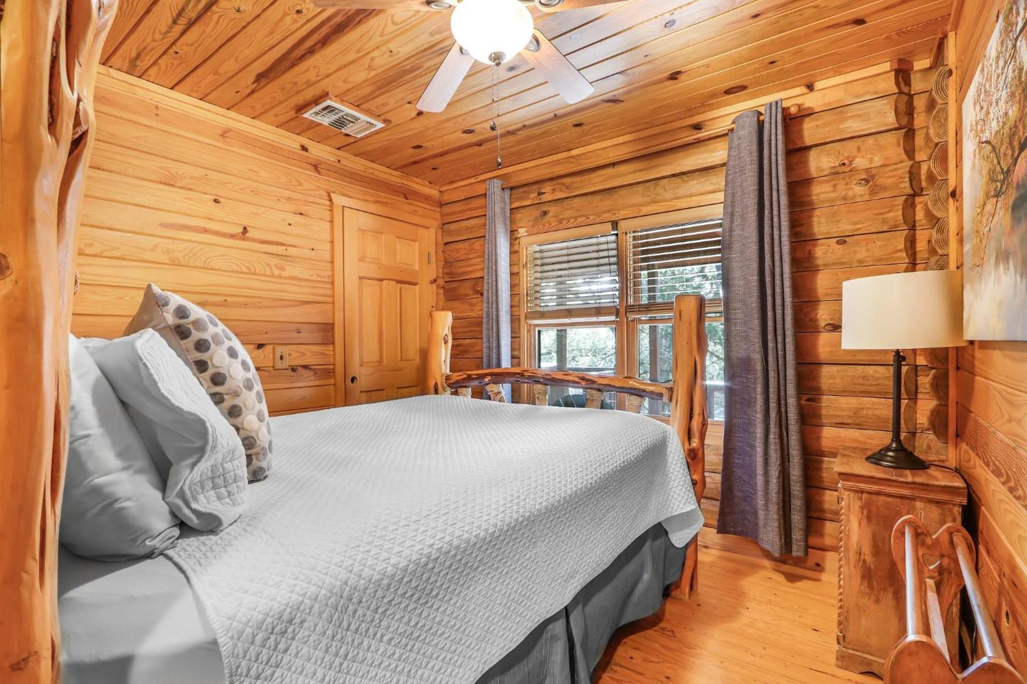 Falls Log Home Wimberley Bagian luar foto