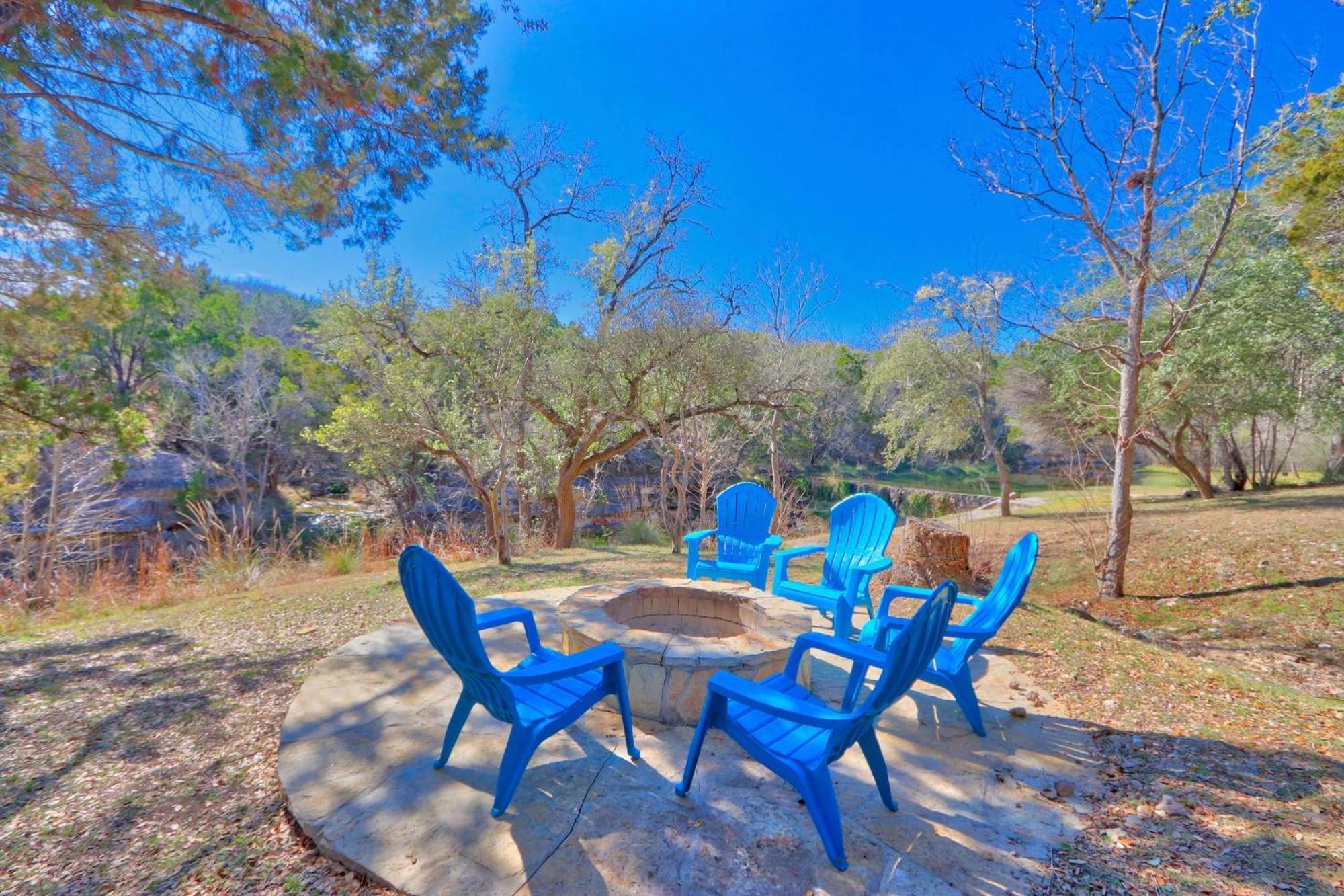 Falls Log Home Wimberley Bagian luar foto